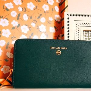 MICHAEL KORS Jet Set Wallet-NWT